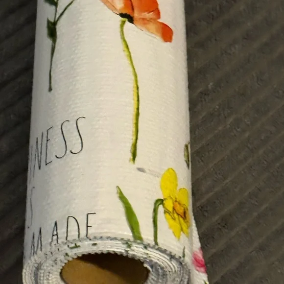 Rae Dunn Non-Adhesive Floral Shelf & Drawer Liner 17.75” x 8’ = 11.83 sq. ft. - Picture 3 of 4